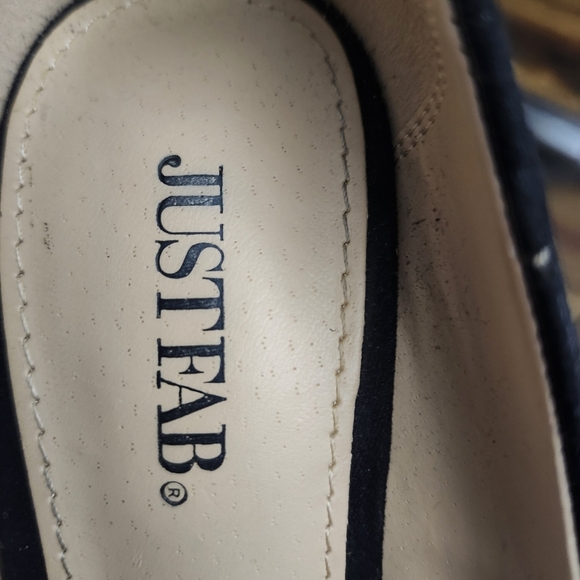 JustFab Black Stiletto Pumps Size US 7.5 Ornate Gold Sculptural  Floral Heels - Picture 13 of 16